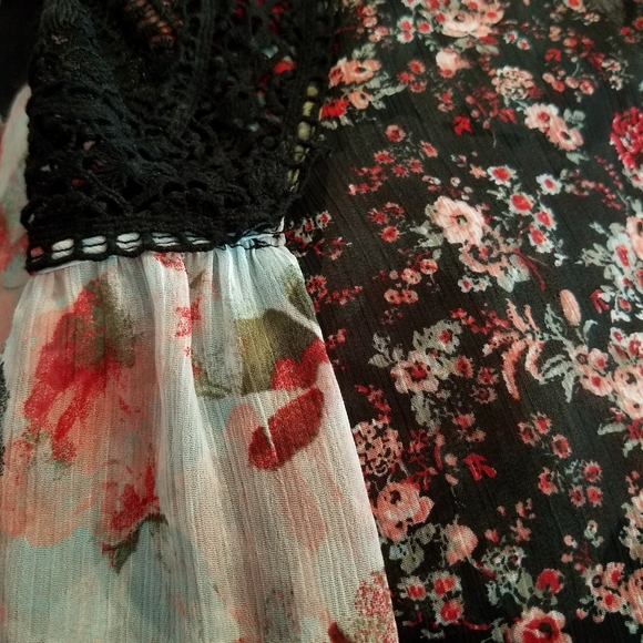 iZ Byer boho flowy Peasant  blouse Floral &  blk lace size S - Picture 5 of 6